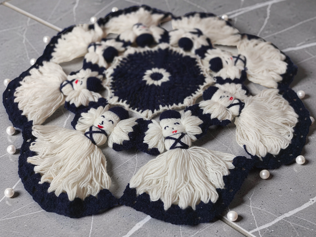 Little Doll Crochet Centerpiece (Tablemat)